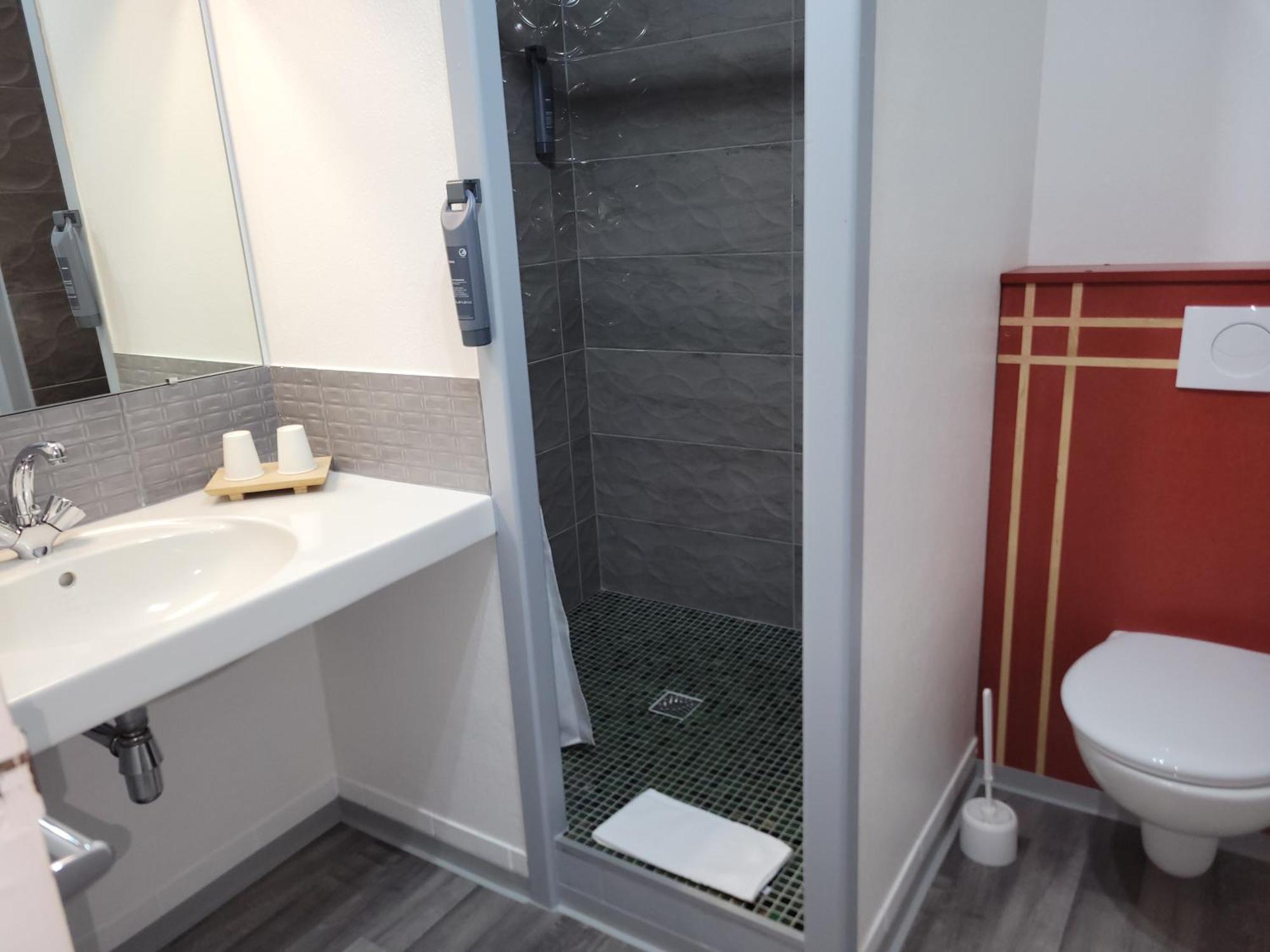 Les Rives D'allier Hotel 2*